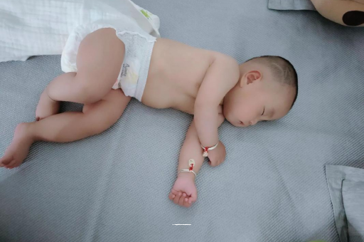 太康三个月宝宝抬头不稳